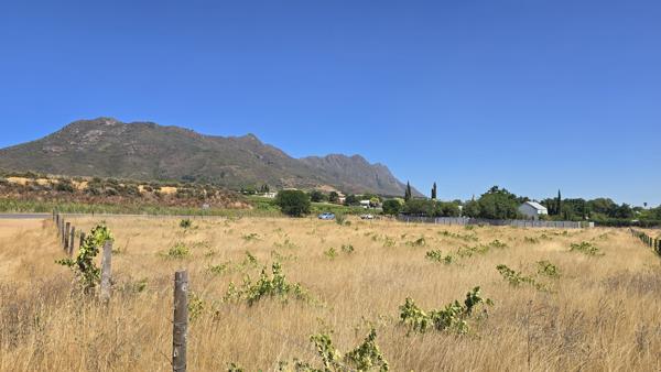 2 945 m² Land