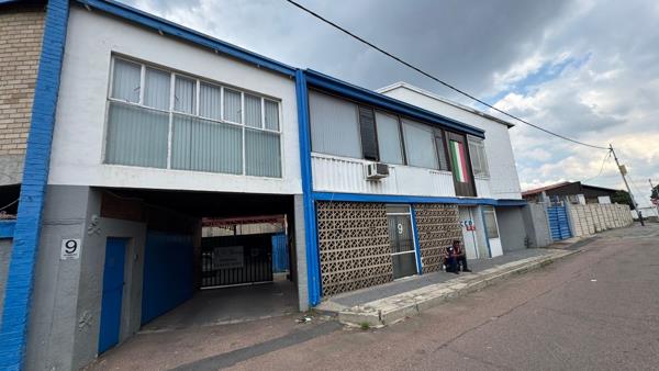 2 100  m² Industrial space