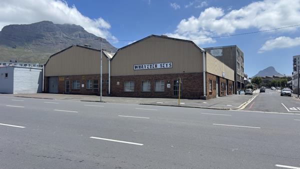 1 000  m² Commercial space