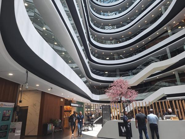 2 000  m² Commercial space