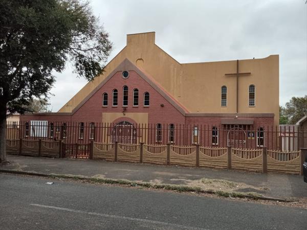 497  m² Commercial space