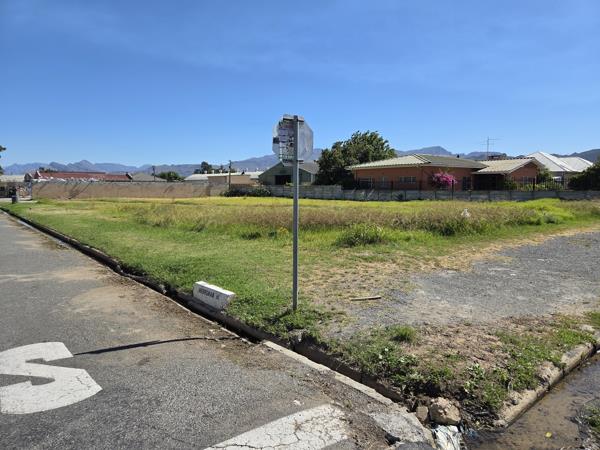 1 233 m² Land