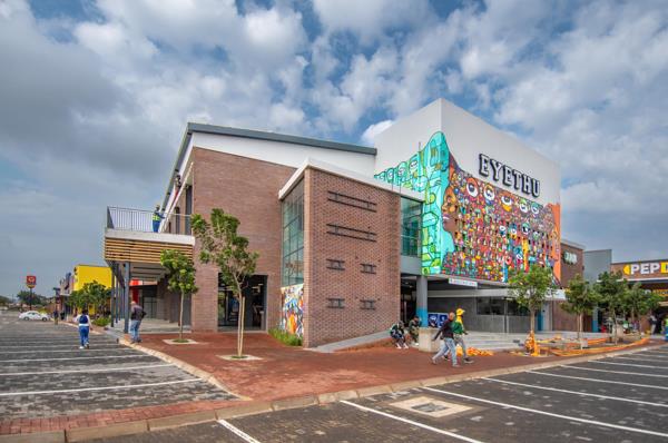1 100 m² Commercial space