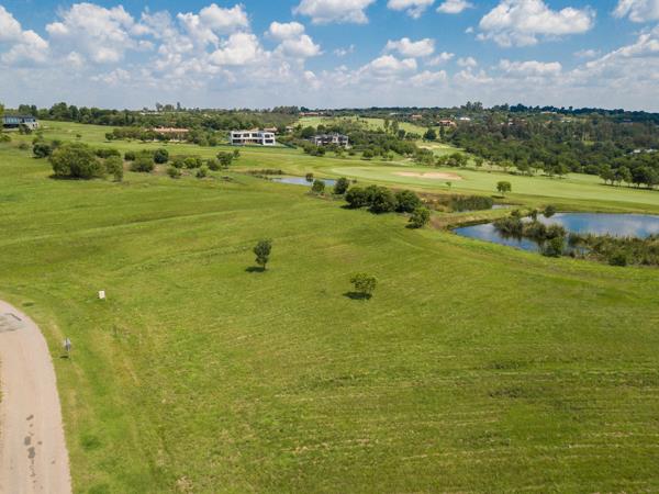 3 379 m² Land