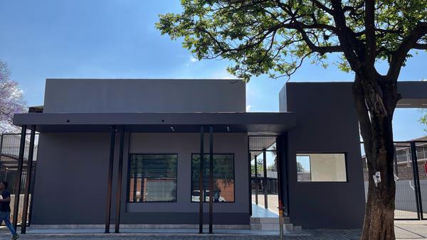 98  m² Commercial space