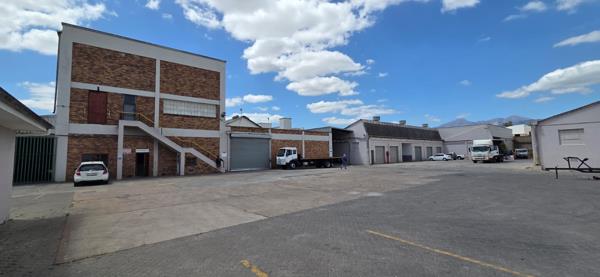 1 200  m² Industrial space