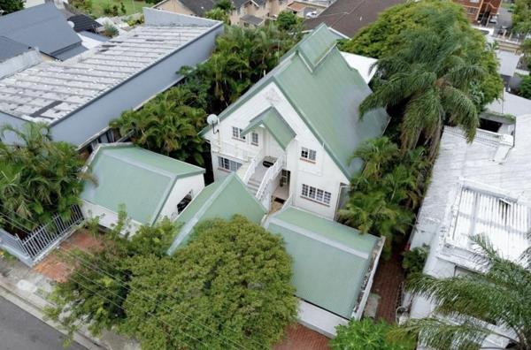 6 Bedroom House