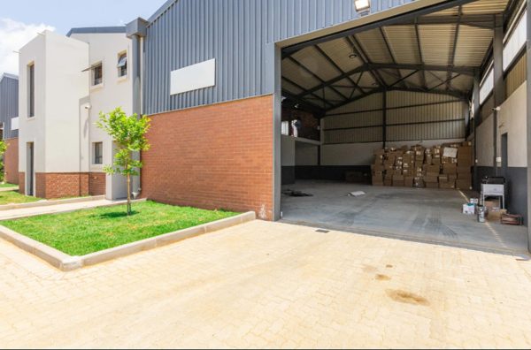 225  m² Commercial space