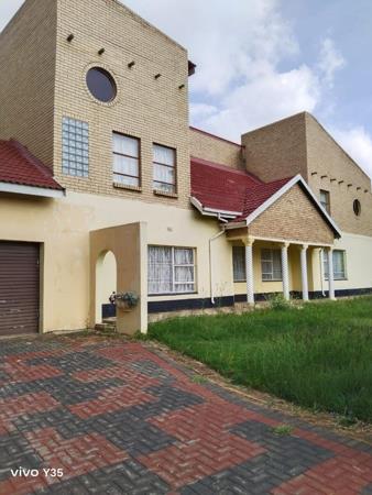 6 Bedroom House