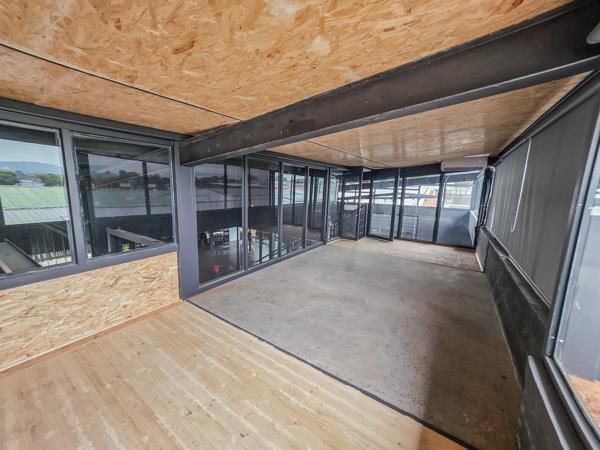 25  m² Retail Space