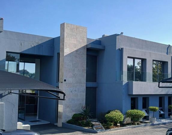 690  m² Office Space