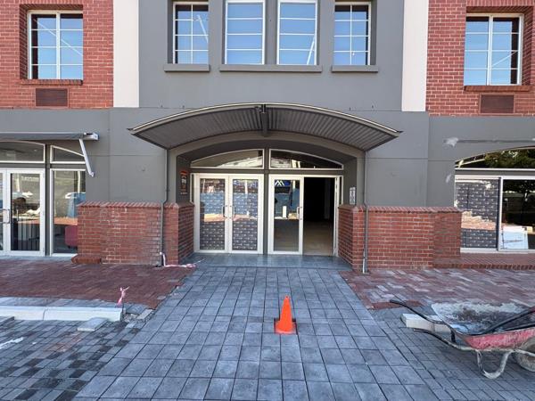 176  m² Retail Space