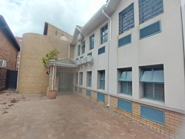 383  m² Commercial space