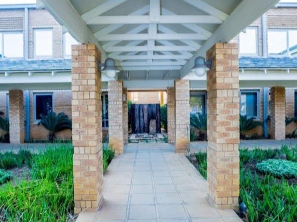 699.6  m² Commercial space