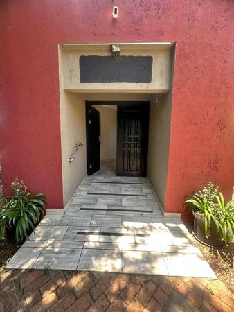 2 000  m² Commercial space