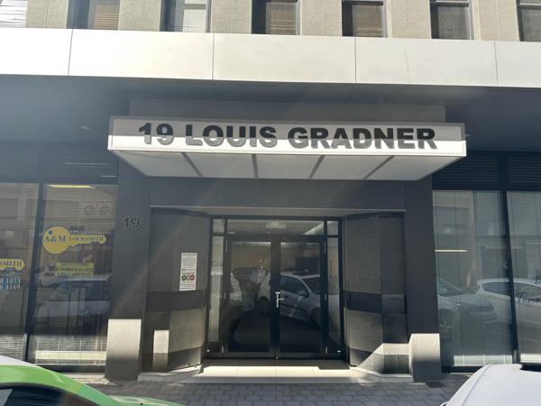 594  m² Commercial space