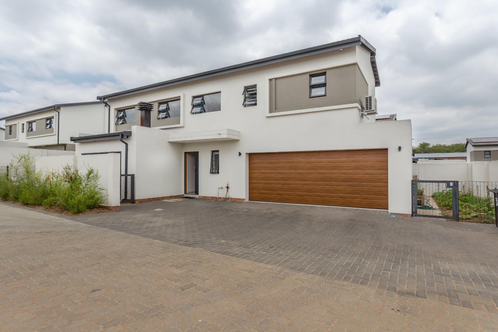 4 Bedroom House in Jackal Creek Golf Estate