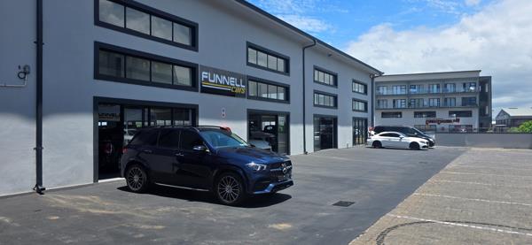 680  m² Commercial space