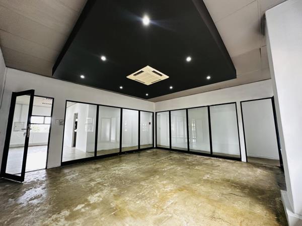 210  m² Office Space