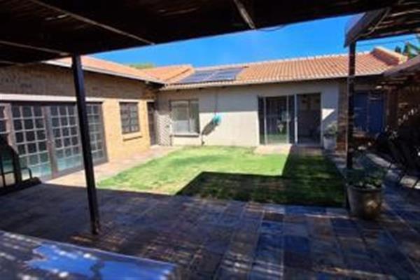 6 Bedroom House