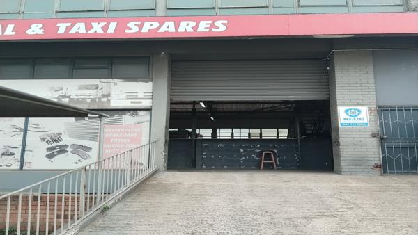 737  m² Commercial space