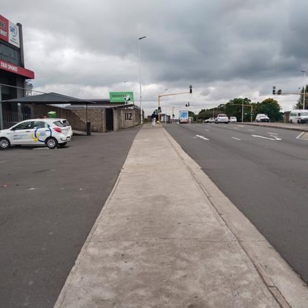 737  m² Commercial space