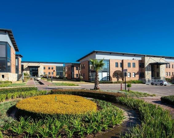 809  m² Commercial space