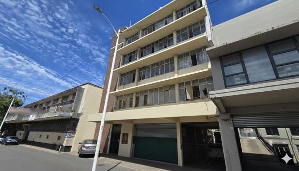 2 500  m² Commercial space