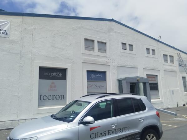 690  m² Commercial space