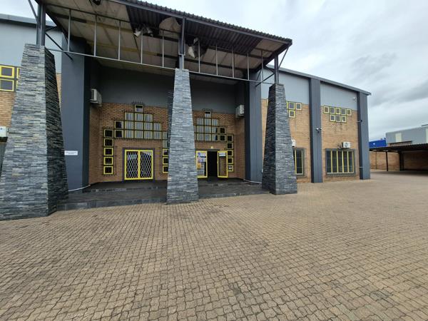 1 740  m² Commercial space