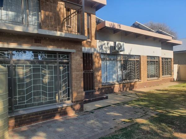 6 Bedroom House
