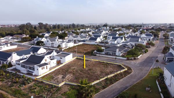 754 m² Land