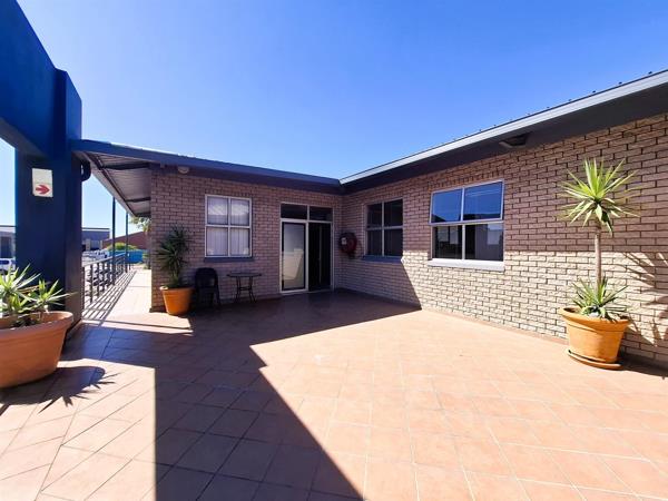 100  m² Commercial space