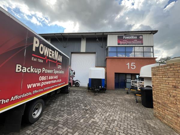 561  m² Industrial space