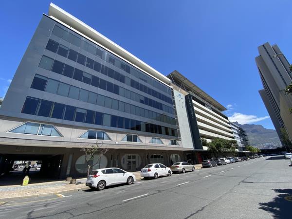 762  m² Commercial space