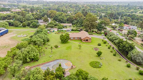 8 565 m² Smallholding