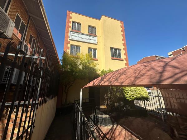 484  m² Commercial space