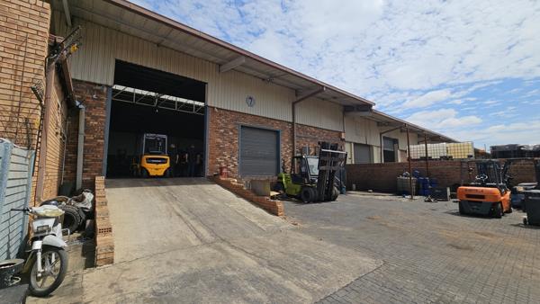 702  m² Industrial space