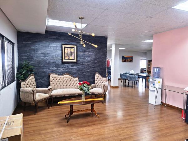 256  m² Commercial space