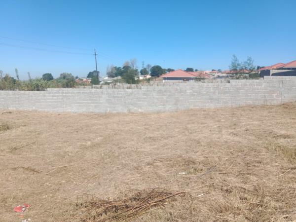 565 m² Land