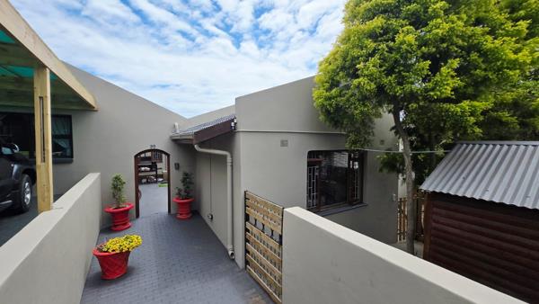 6 Bedroom House