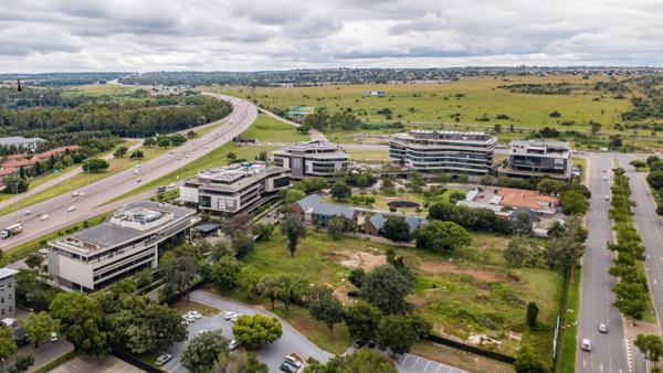 1 400  m² Commercial space