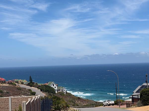 1 025 m² Land