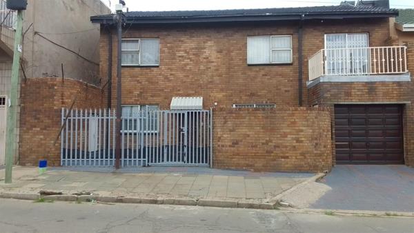 6 Bedroom House