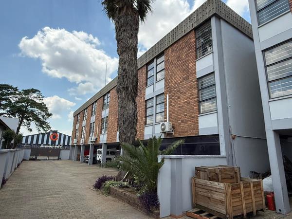 1 080  m² Commercial space