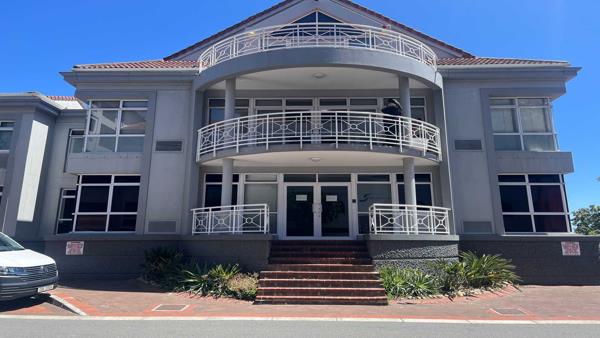 352  m² Office Space