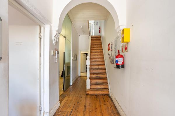 193  m² Commercial space