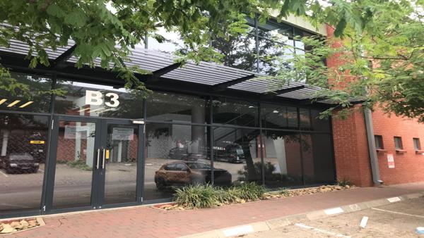 883  m² Industrial space