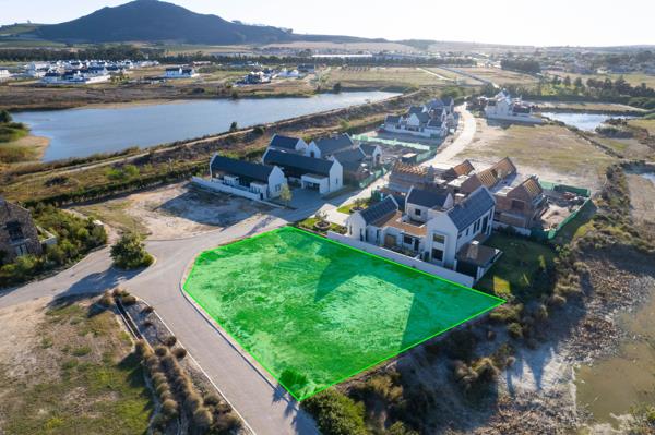 1 080 m² Land