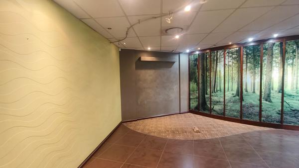 186  m² Commercial space